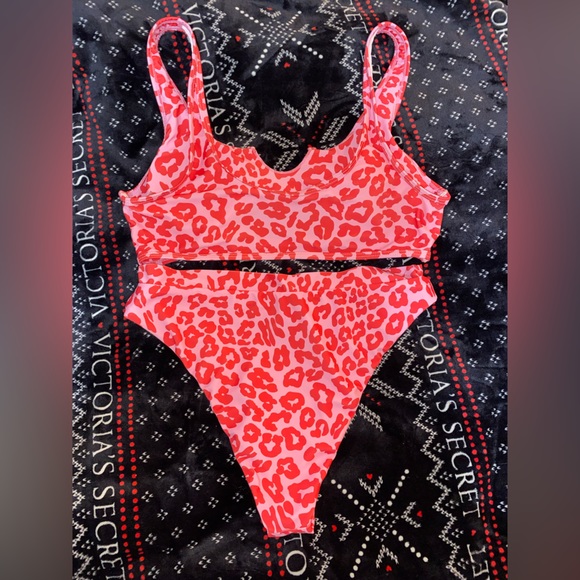 Pink cheeta print swimsuit - Picture 2 of 2